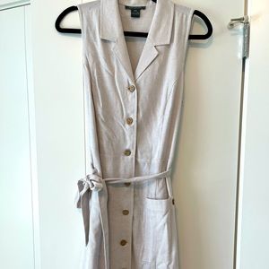 Midi dress. Button up with tie